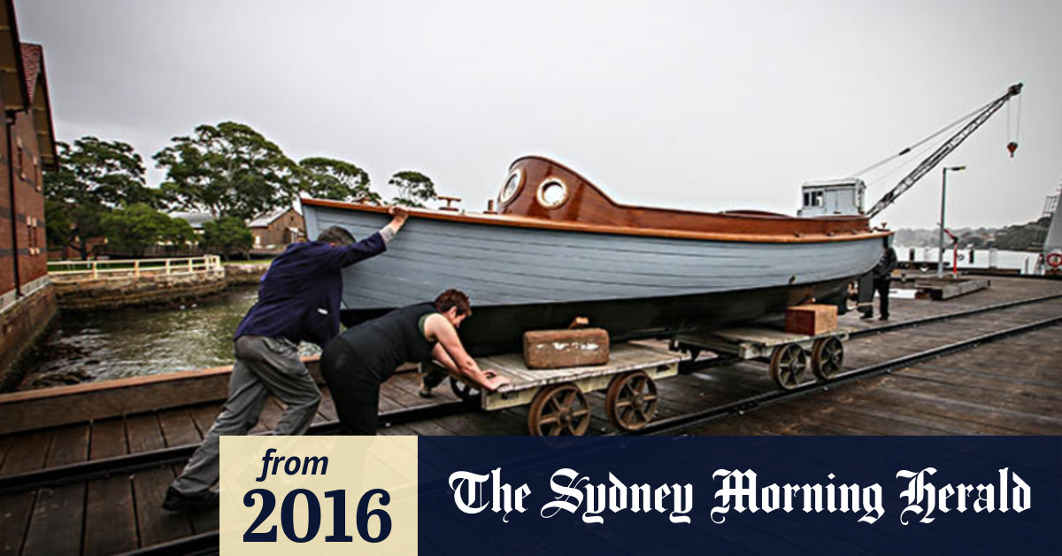 Video Restoring a wooden boat